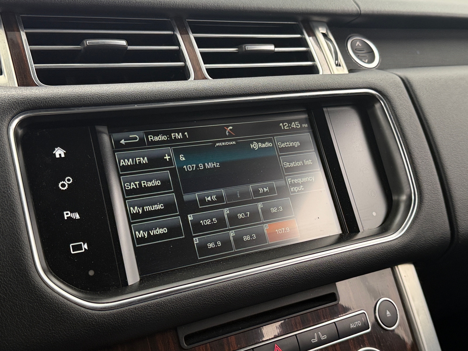 Thumbnail: 2016 Land Rover Range Rover - 3