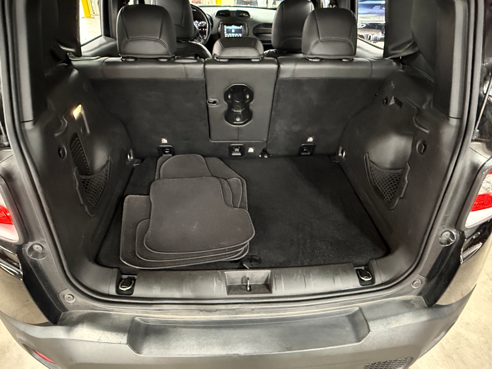 Thumbnail: 2018 Jeep Renegade - 6