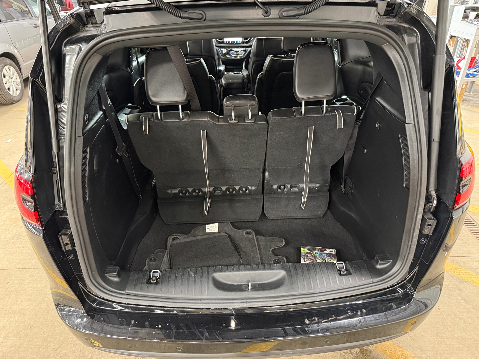 Thumbnail: 2025 Chrysler Pacifica - 6