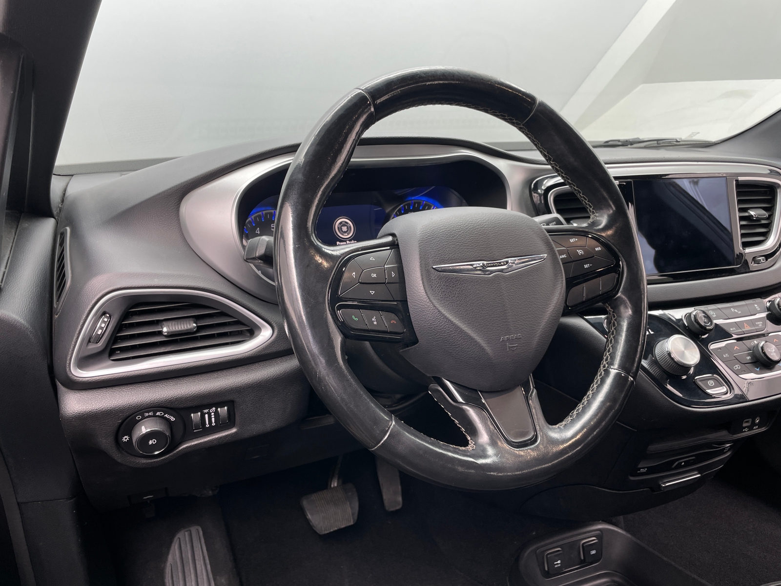 Thumbnail: 2019 Chrysler Pacifica - 4