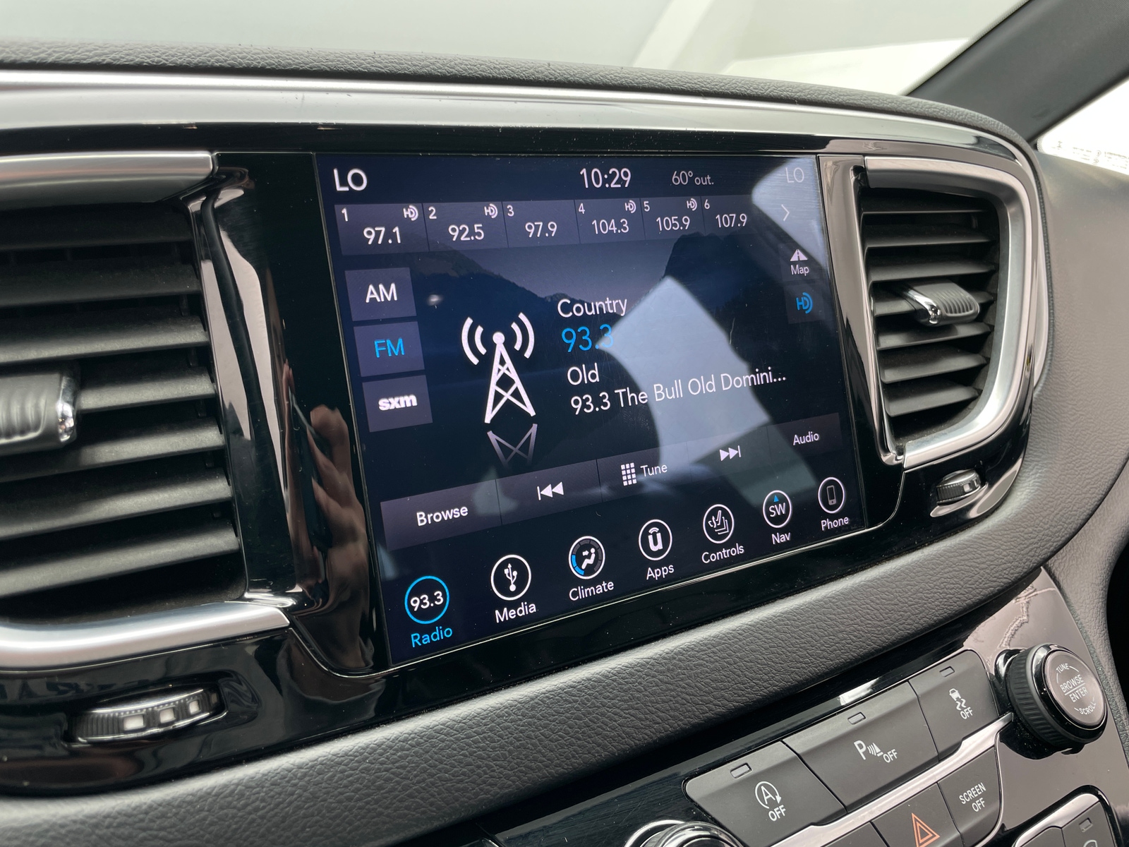 Thumbnail: 2019 Chrysler Pacifica - 3