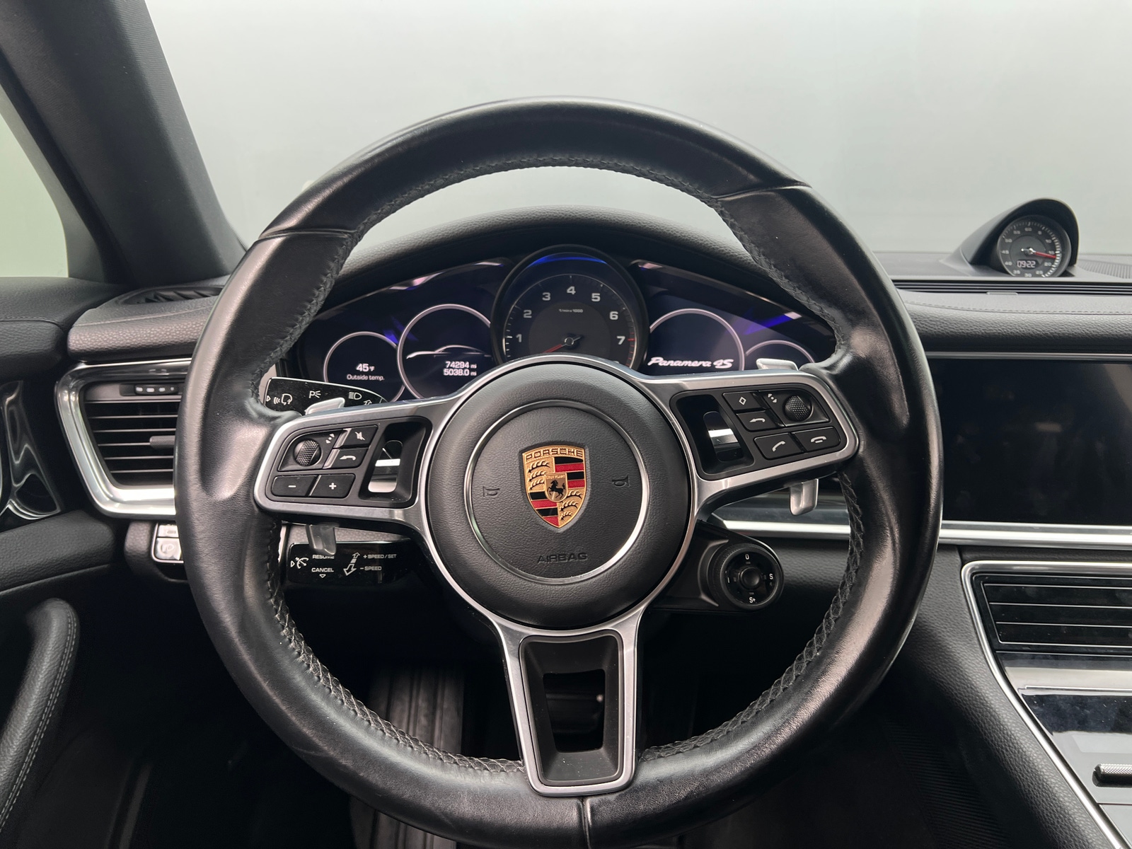Thumbnail: 2017 Porsche Panamera - 4