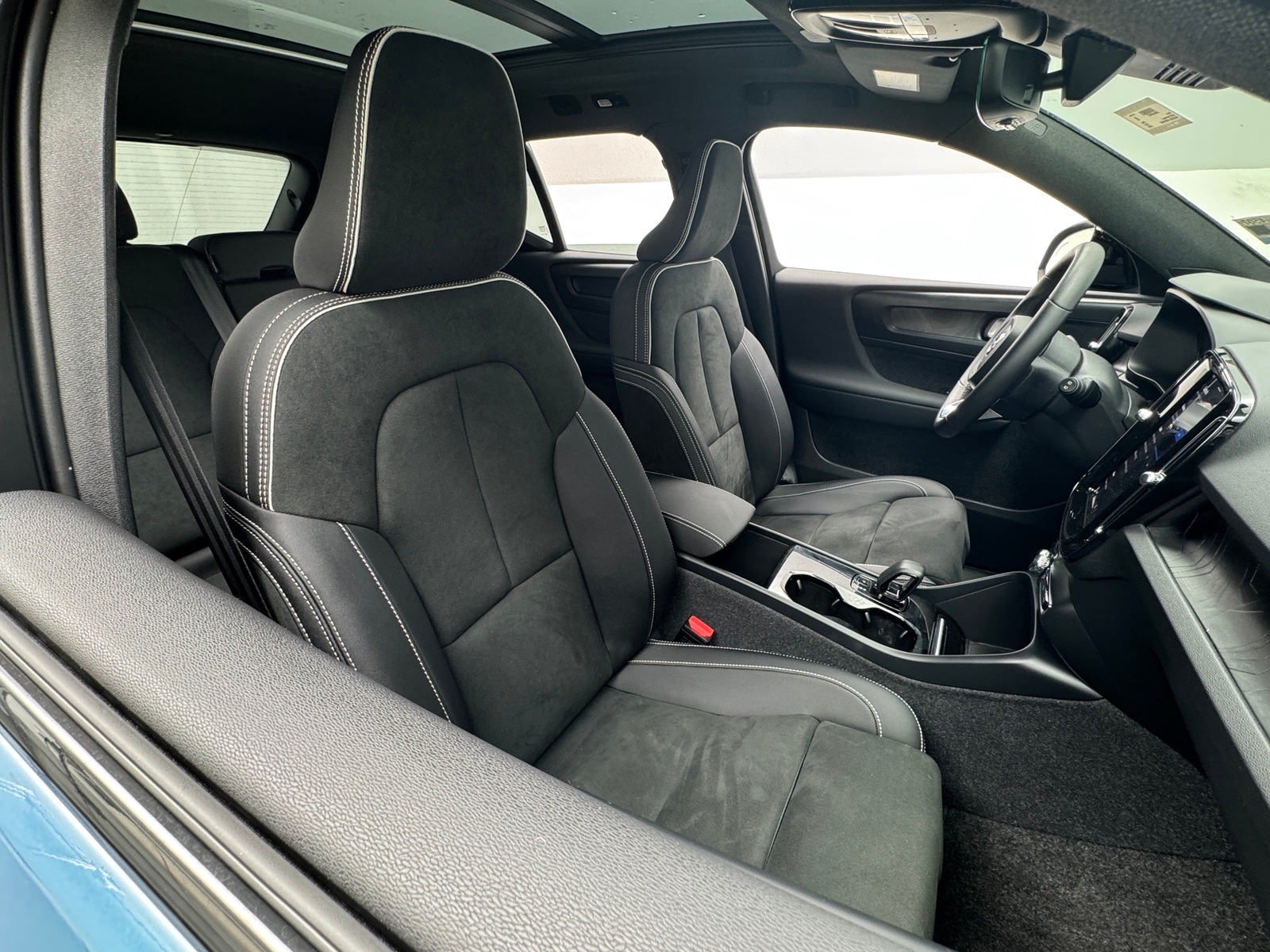 Thumbnail: 2024 Volvo XC40 - 2