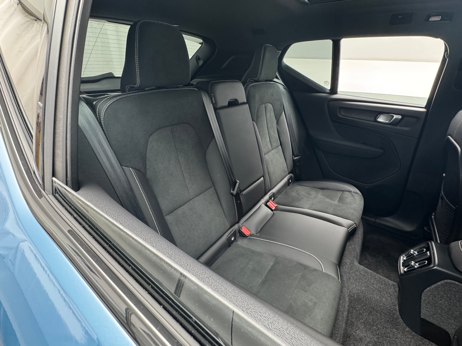 Thumbnail: 2024 Volvo XC40 - 6