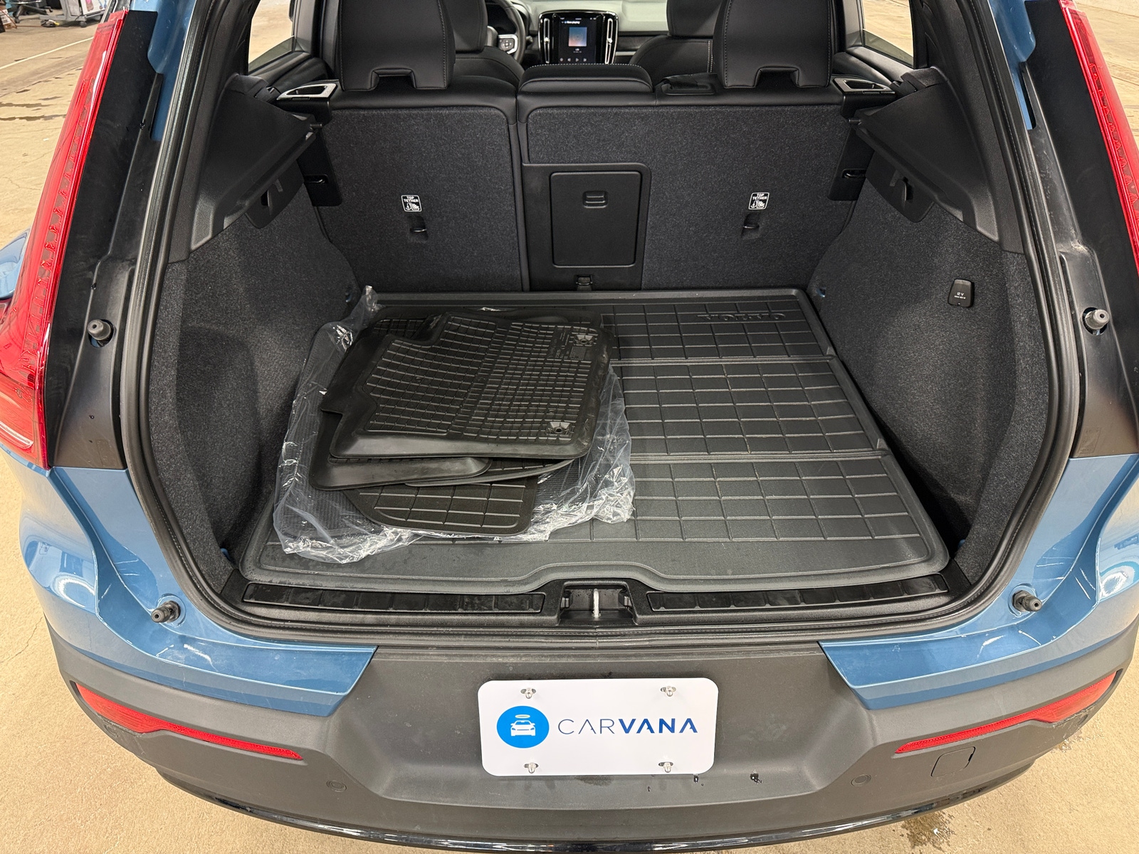 Thumbnail: 2024 Volvo XC40 - 7