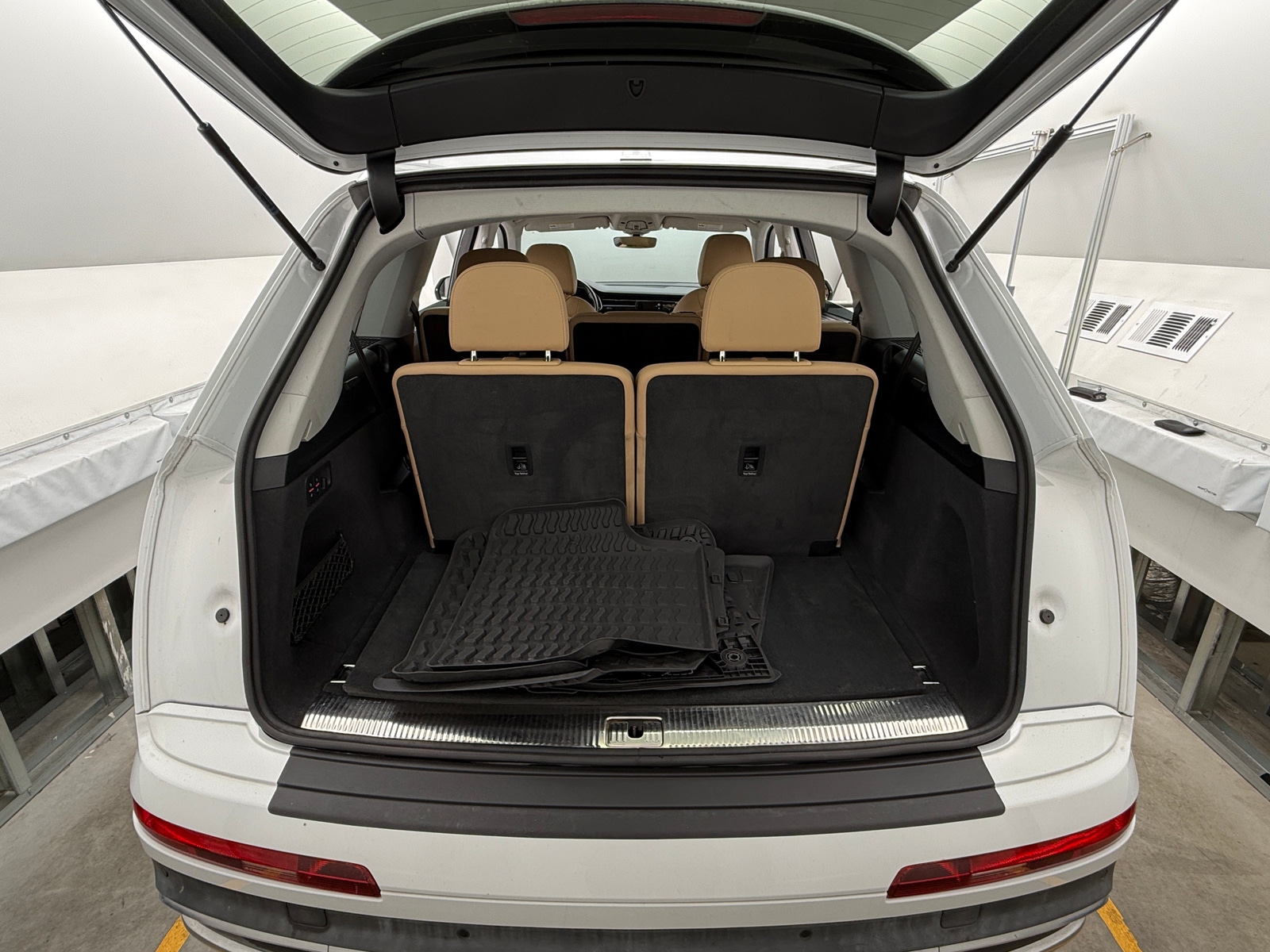 Thumbnail: 2021 Audi Q7 - 6