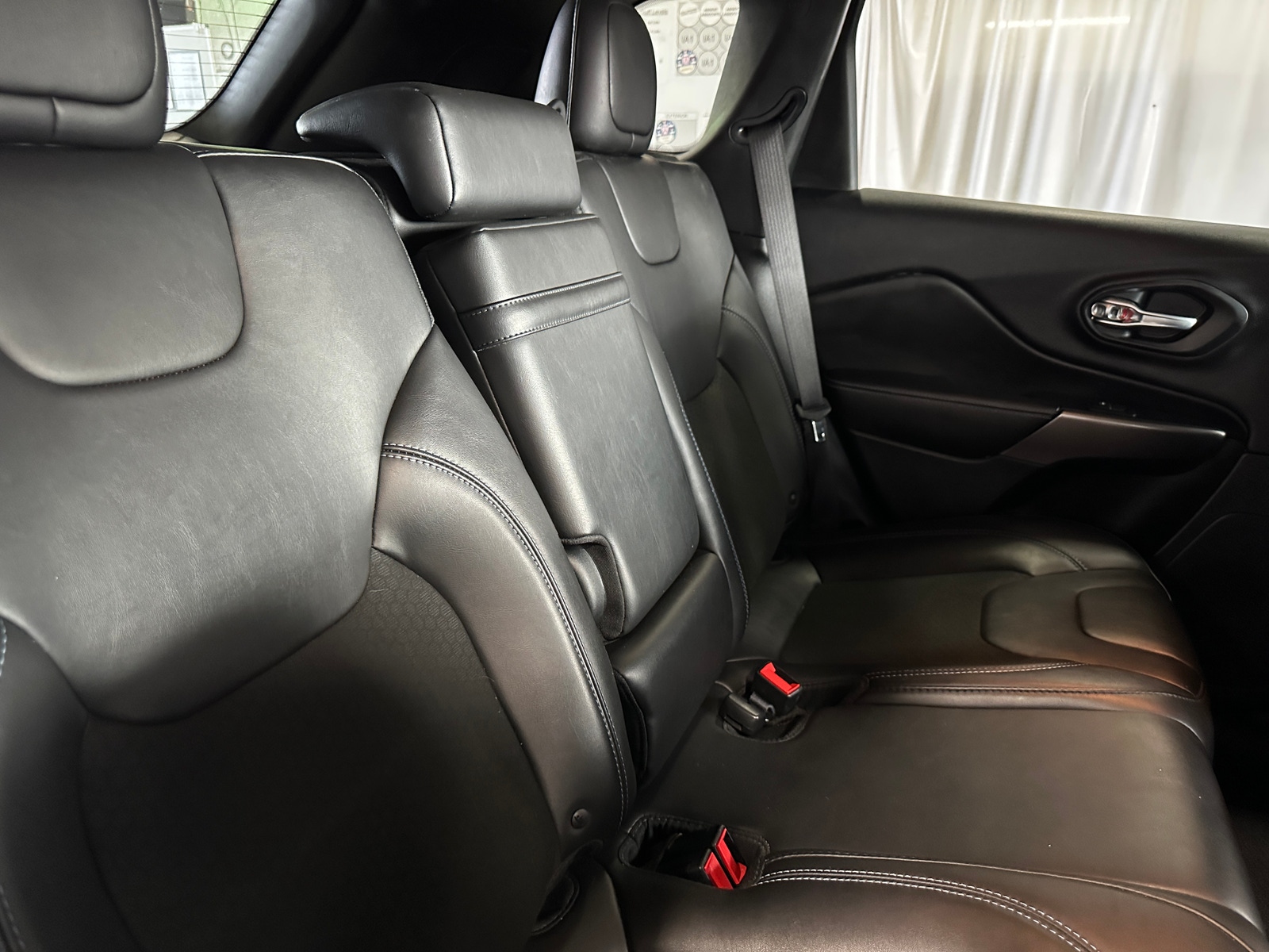 Thumbnail: 2019 Jeep Cherokee - 6