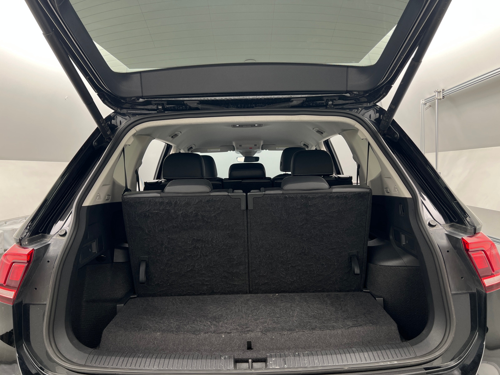 Thumbnail: 2024 Volkswagen Tiguan - 6