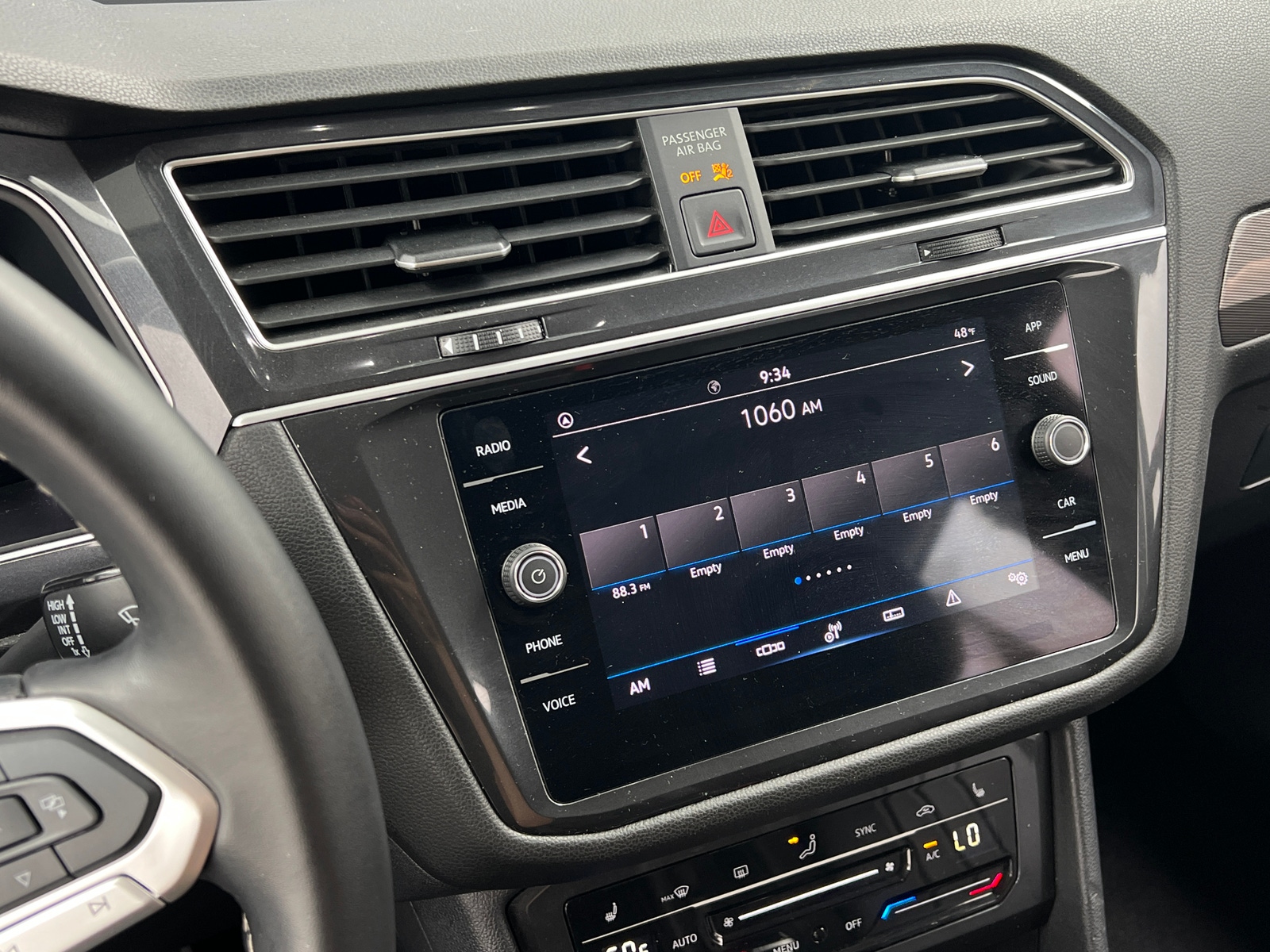 Thumbnail: 2024 Volkswagen Tiguan - 3