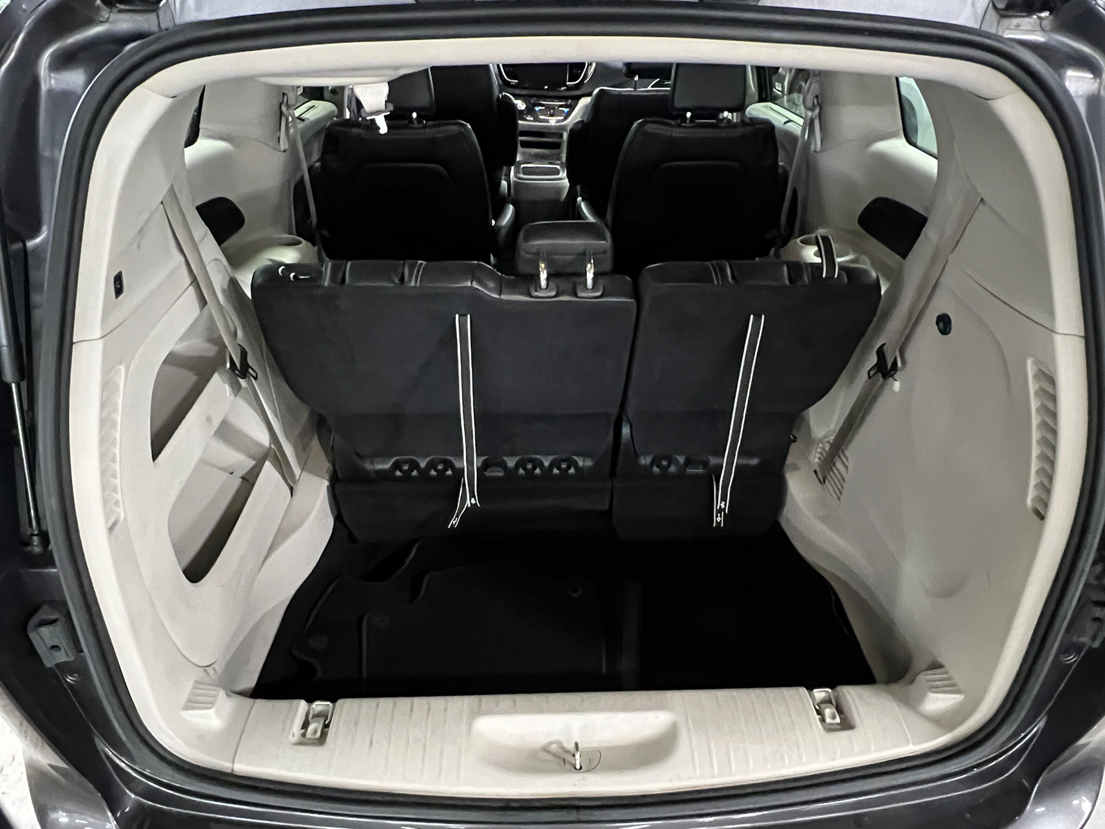 Thumbnail: 2023 Chrysler Pacifica - 6