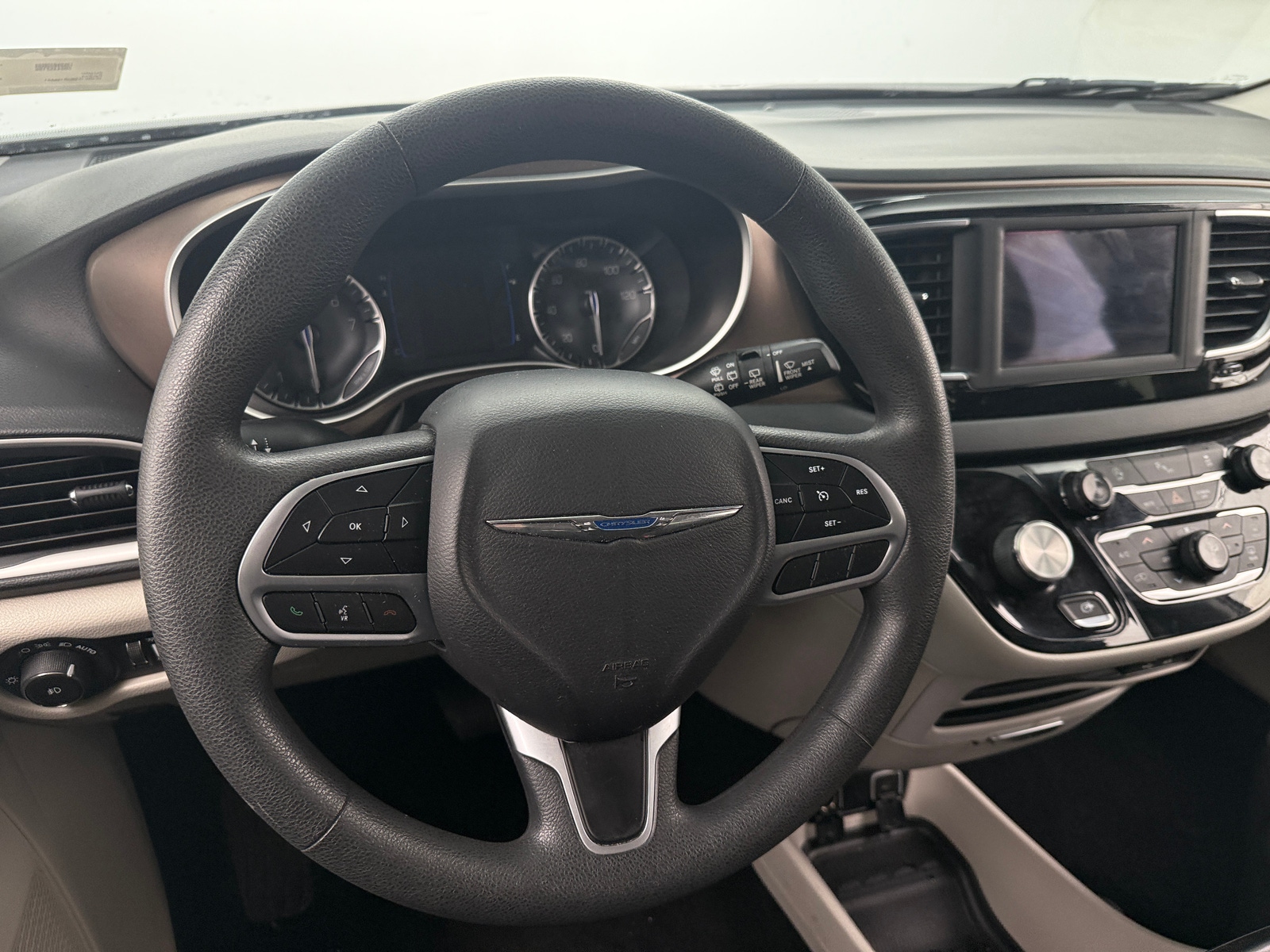 Thumbnail: 2018 Chrysler Pacifica - 5