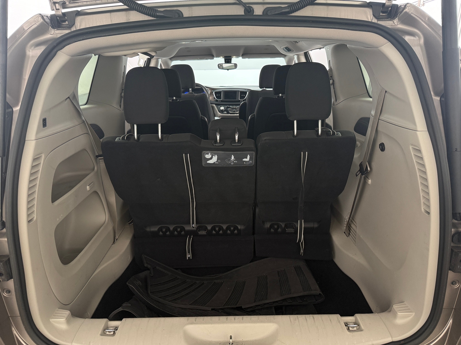 Thumbnail: 2018 Chrysler Pacifica - 7