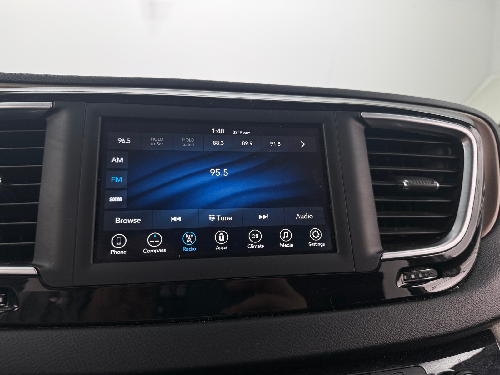 Thumbnail: 2018 Chrysler Pacifica - 4