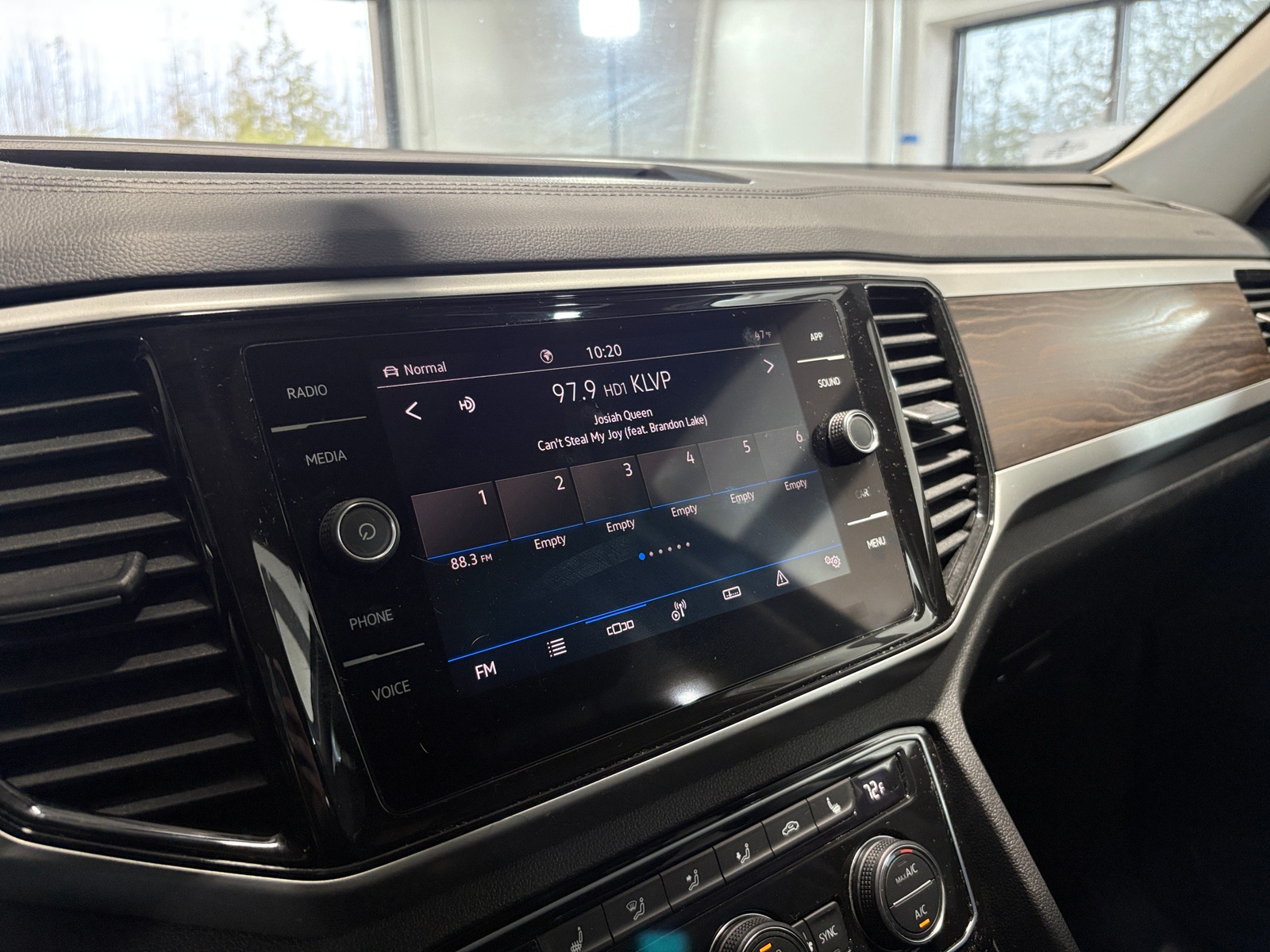 Thumbnail: 2023 Volkswagen Atlas - 3