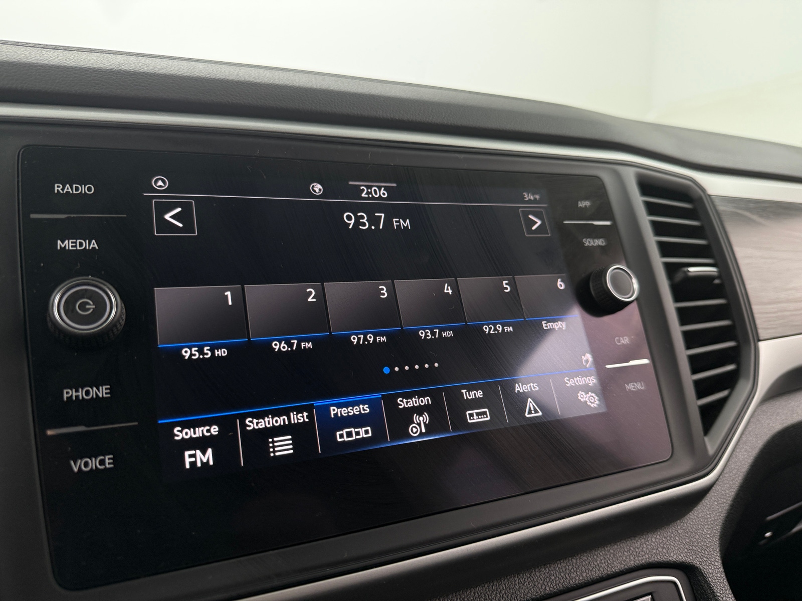 Thumbnail: 2021 Volkswagen Atlas - 3