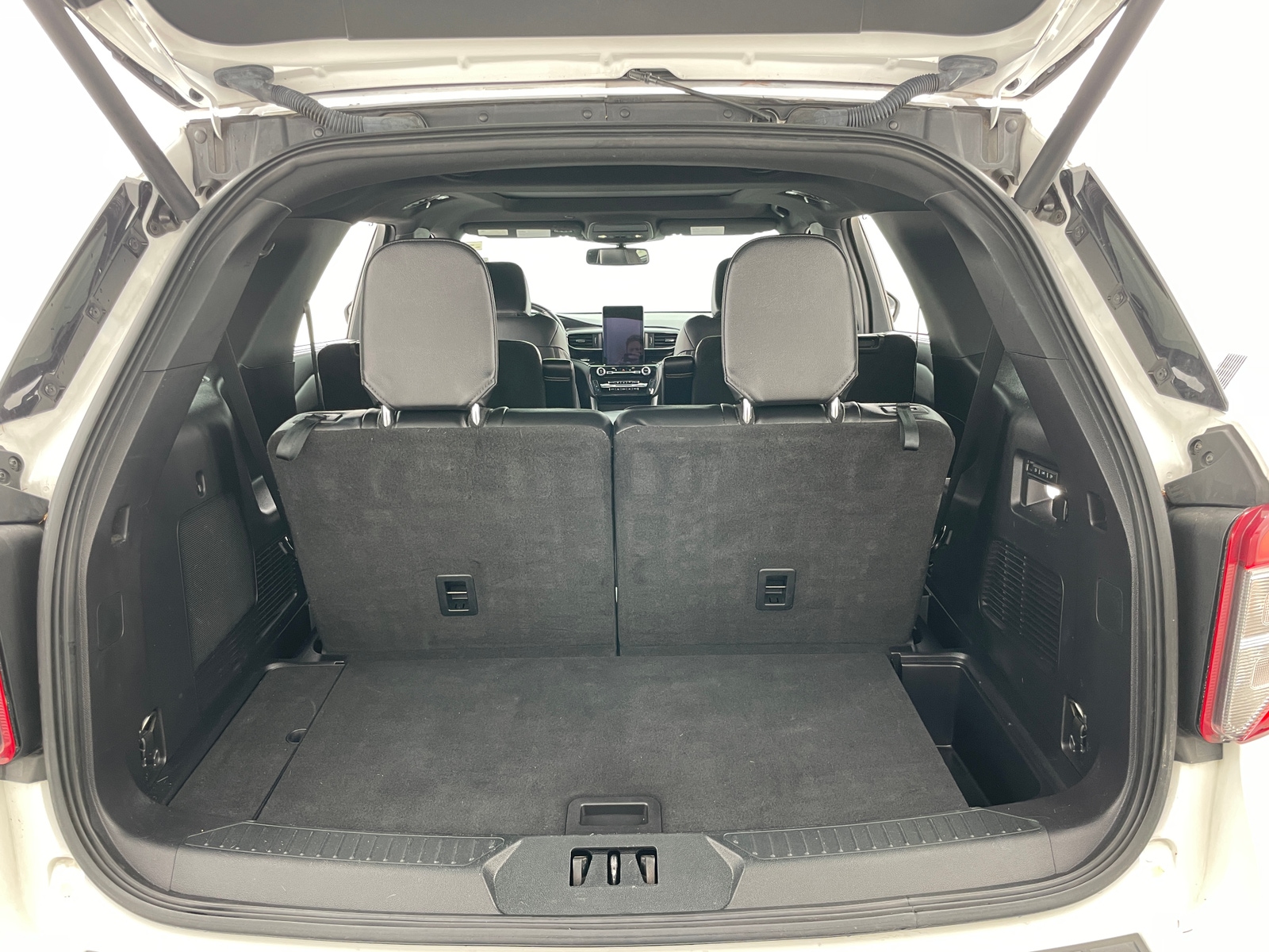 Thumbnail: 2022 Ford Explorer - 6