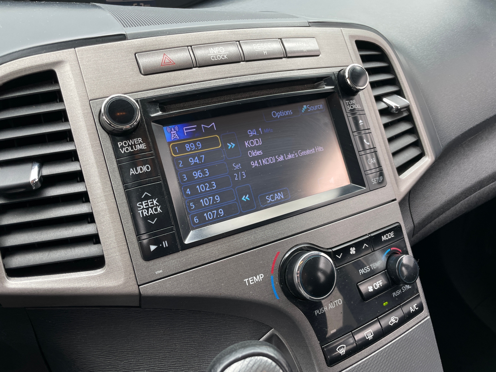 Thumbnail: 2014 Toyota Venza - 4