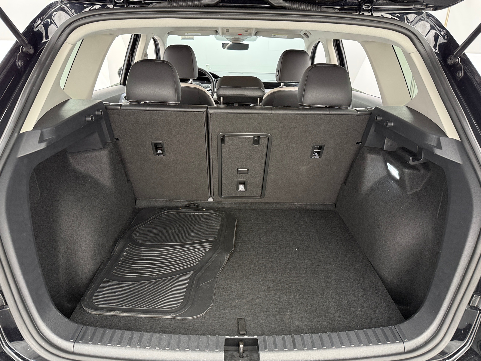 Thumbnail: 2025 Volkswagen Taos - 6