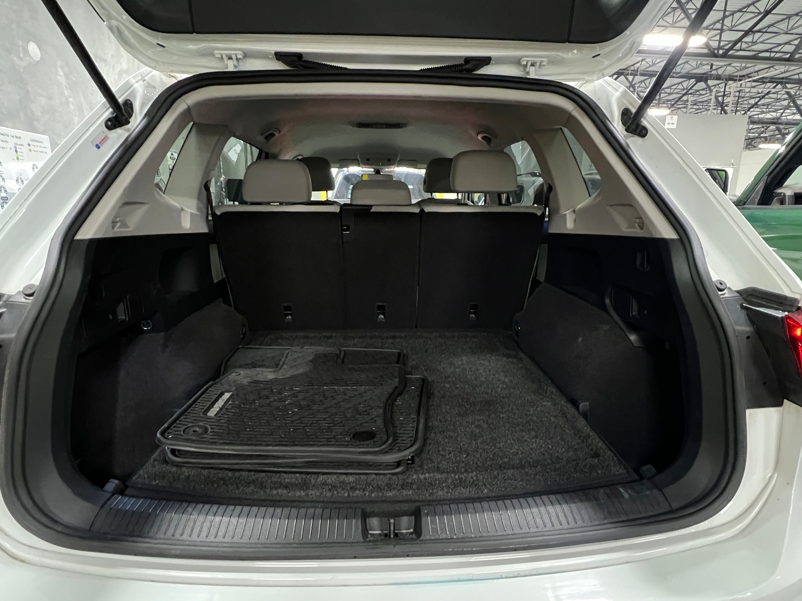 Thumbnail: 2023 Volkswagen Tiguan - 7