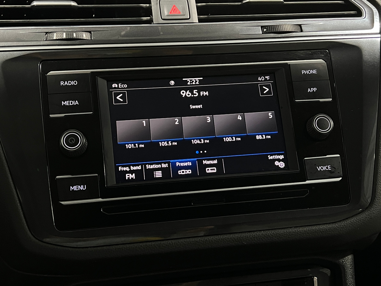 Thumbnail: 2023 Volkswagen Tiguan - 4