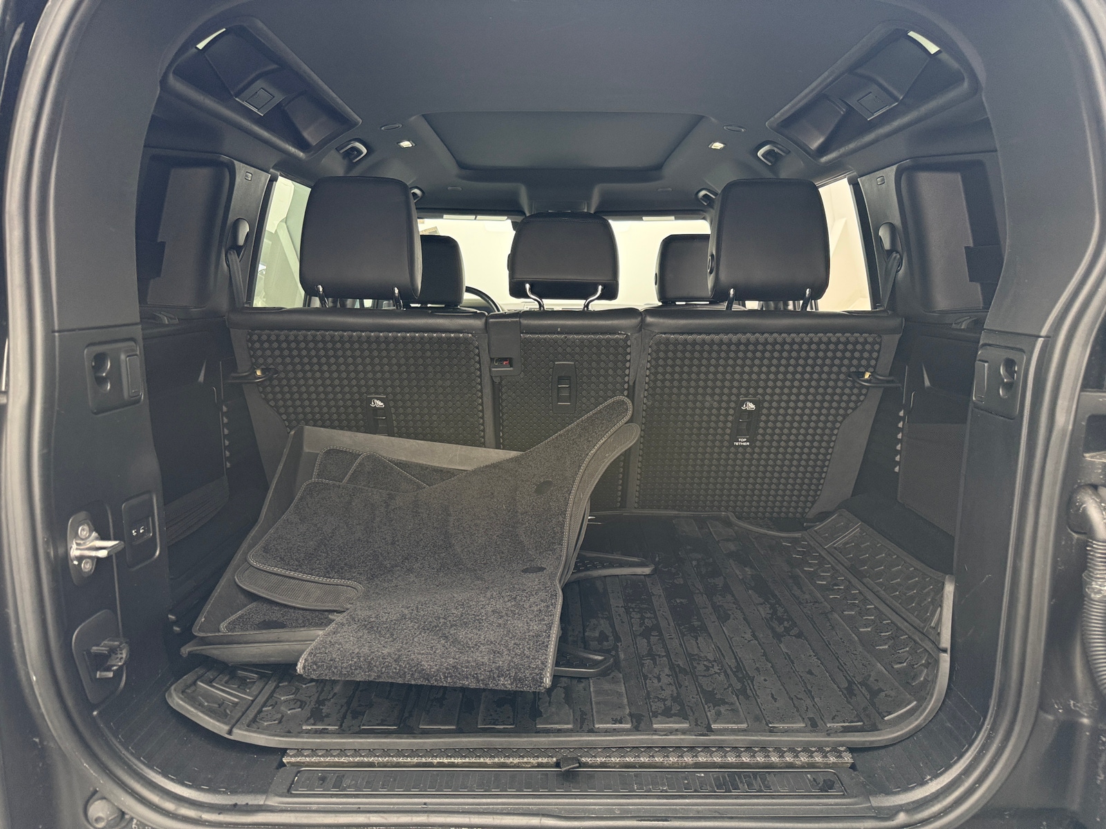 Thumbnail: 2021 Land Rover Defender - 6