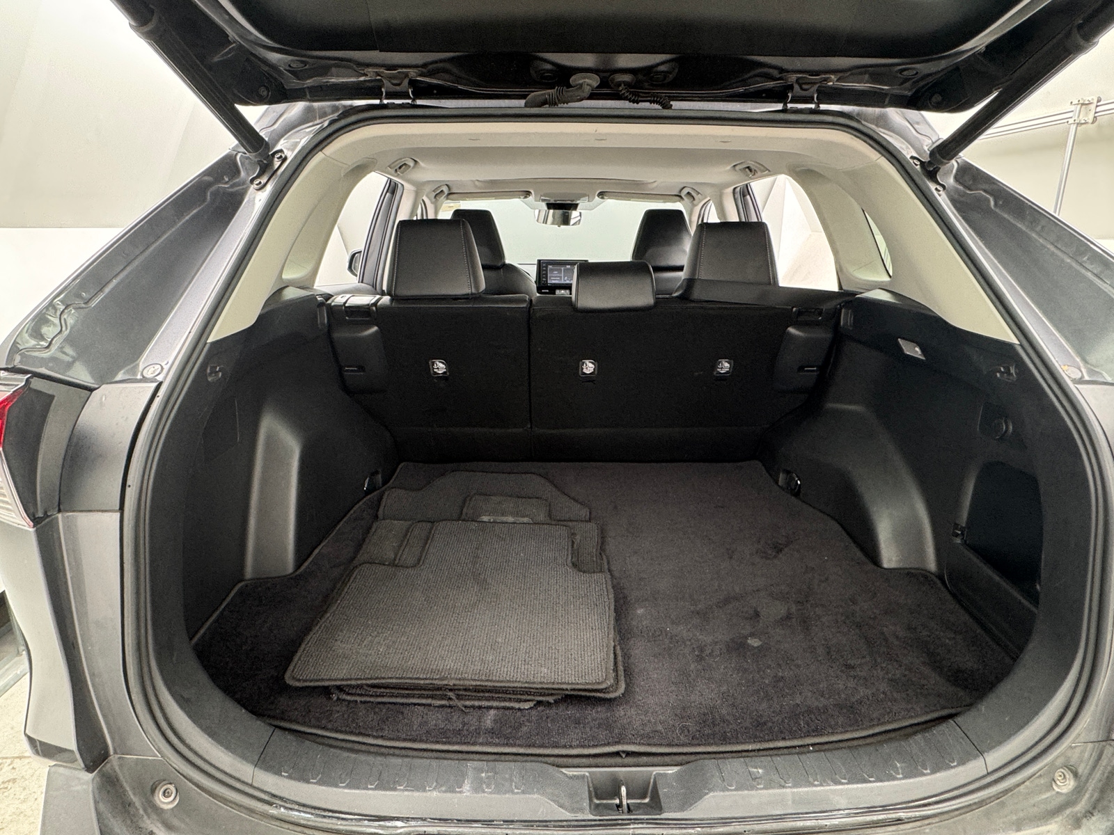 Thumbnail: 2021 Toyota RAV4 - 6