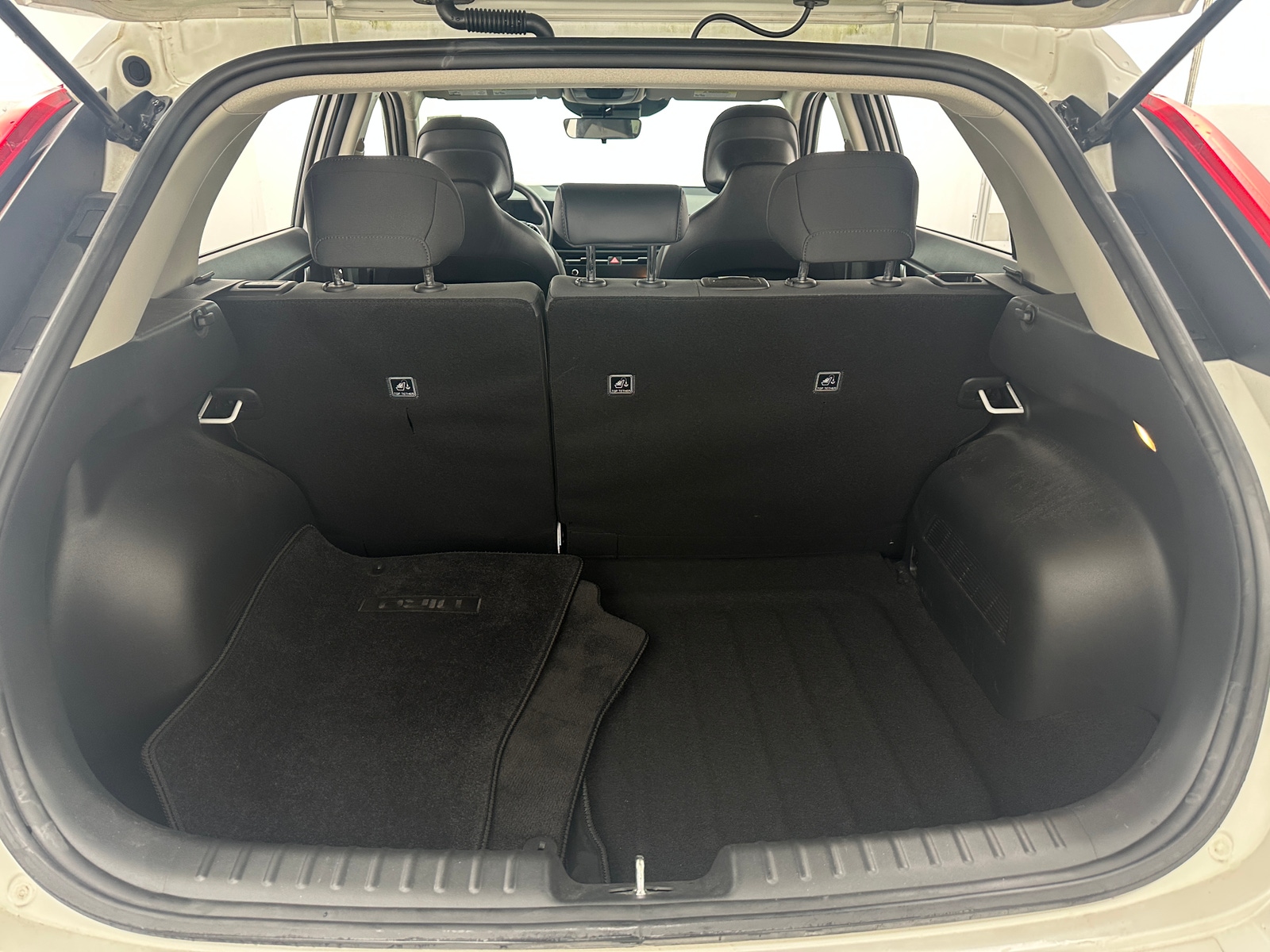 Thumbnail: 2024 Kia Niro - 7