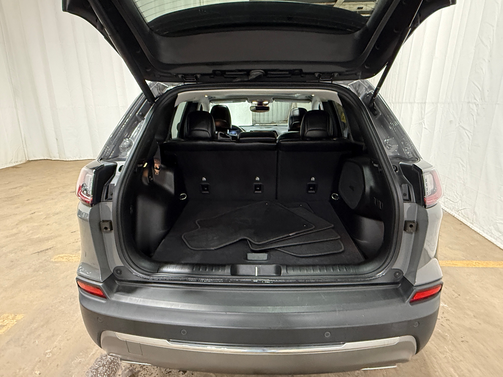 Thumbnail: 2021 Jeep Cherokee - 6