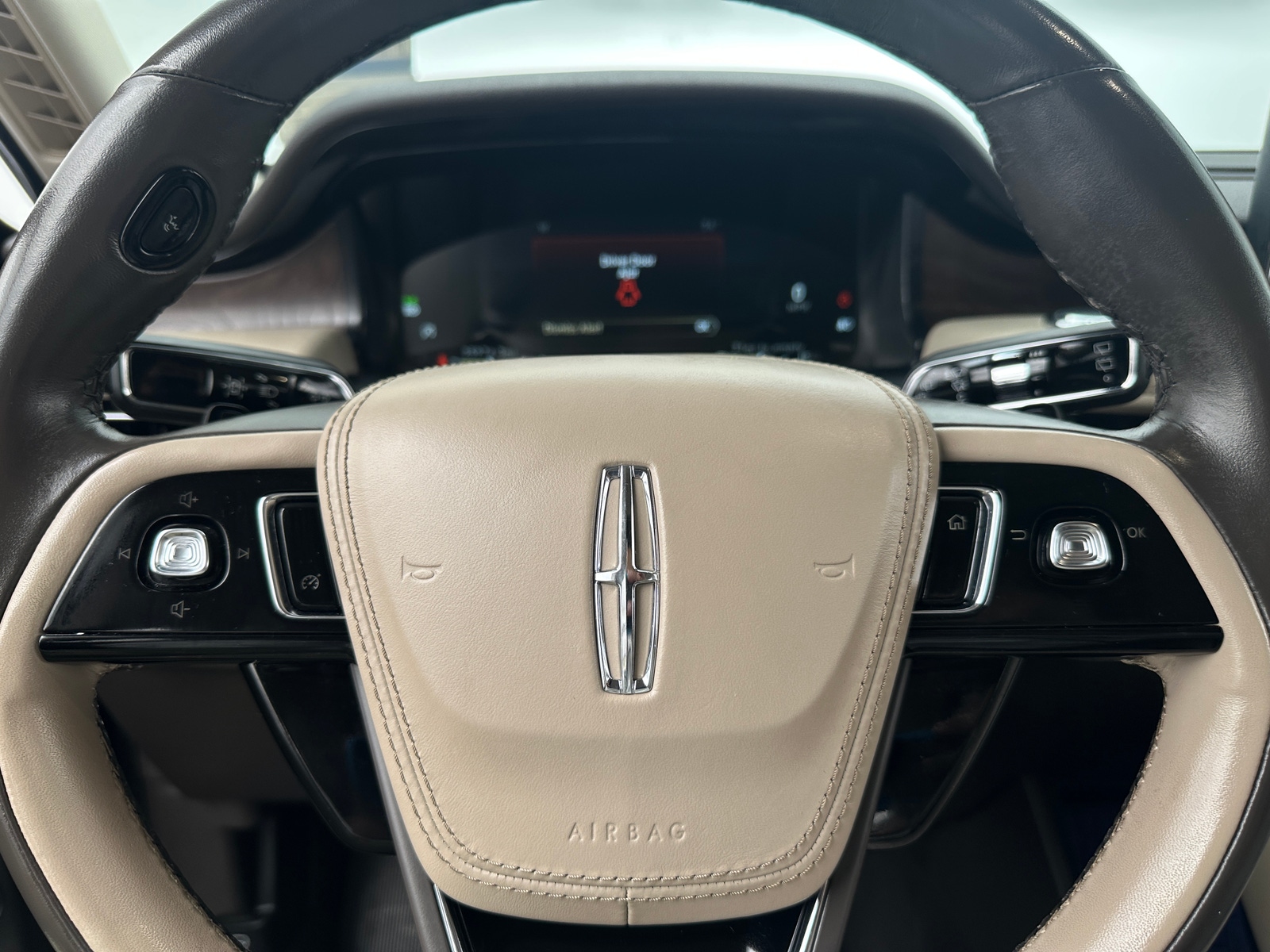 Thumbnail: 2023 Lincoln Aviator - 4