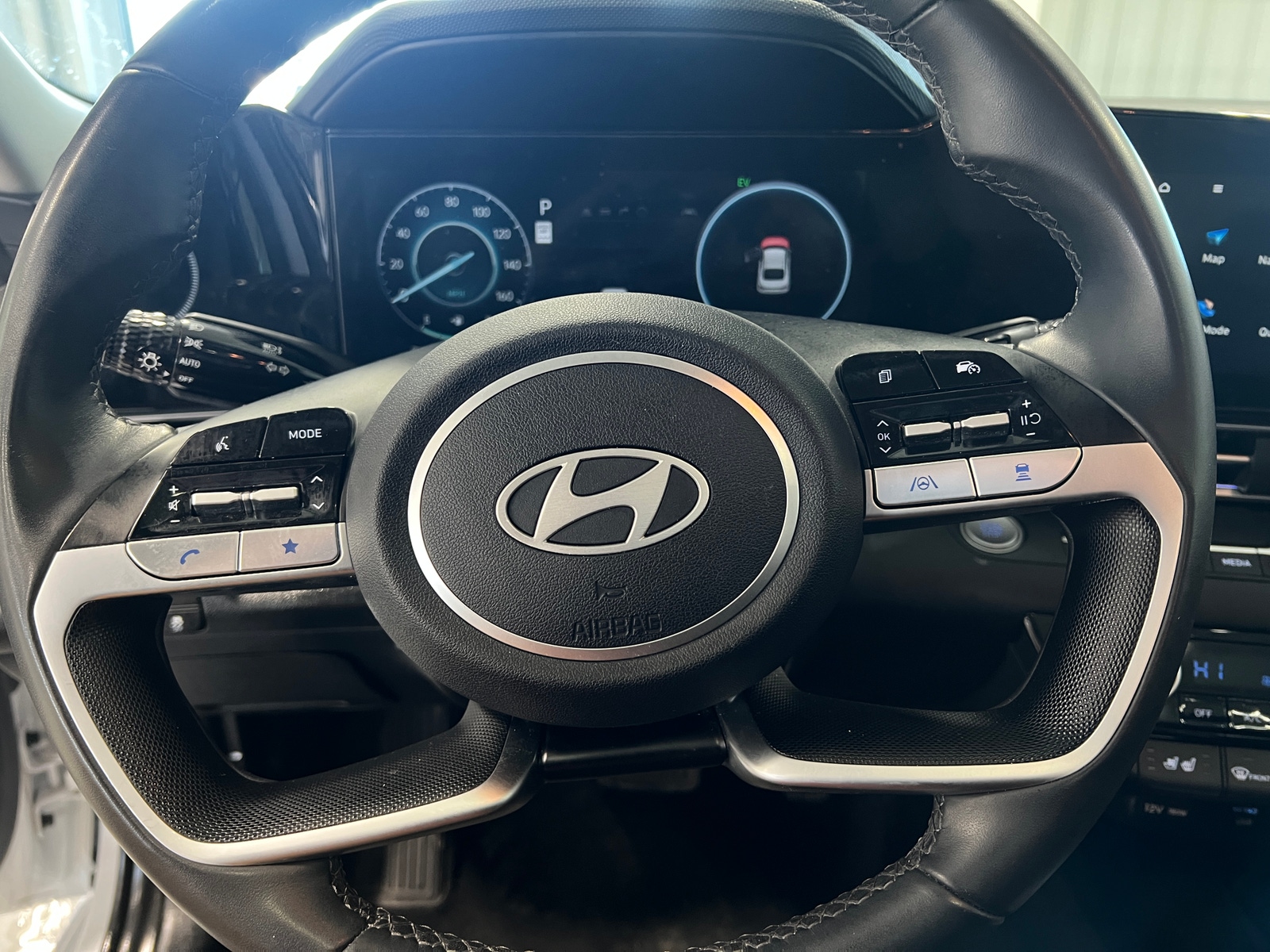 Thumbnail: 2025 Hyundai Elantra - 4