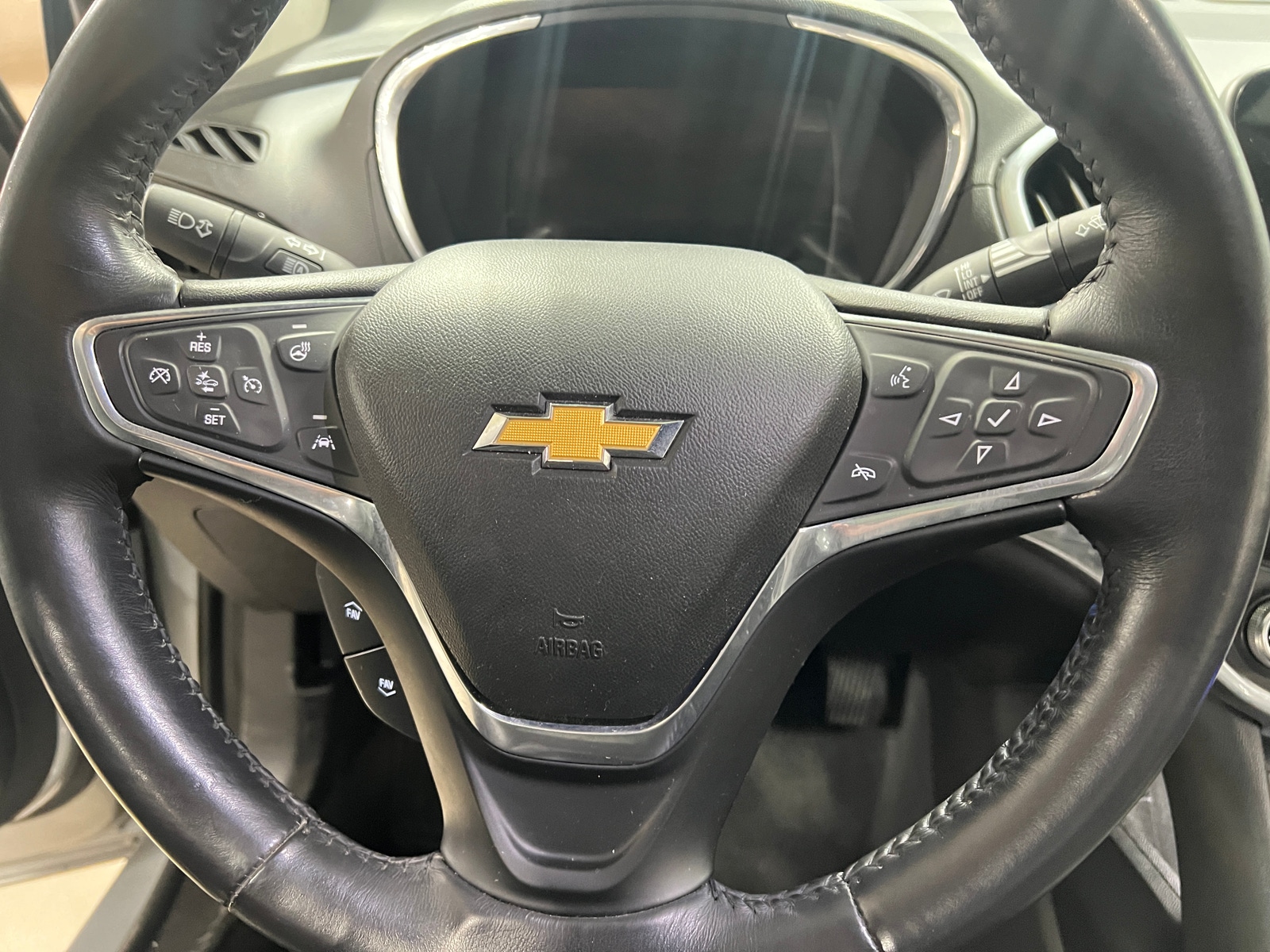 Thumbnail: 2017 Chevrolet Volt - 4