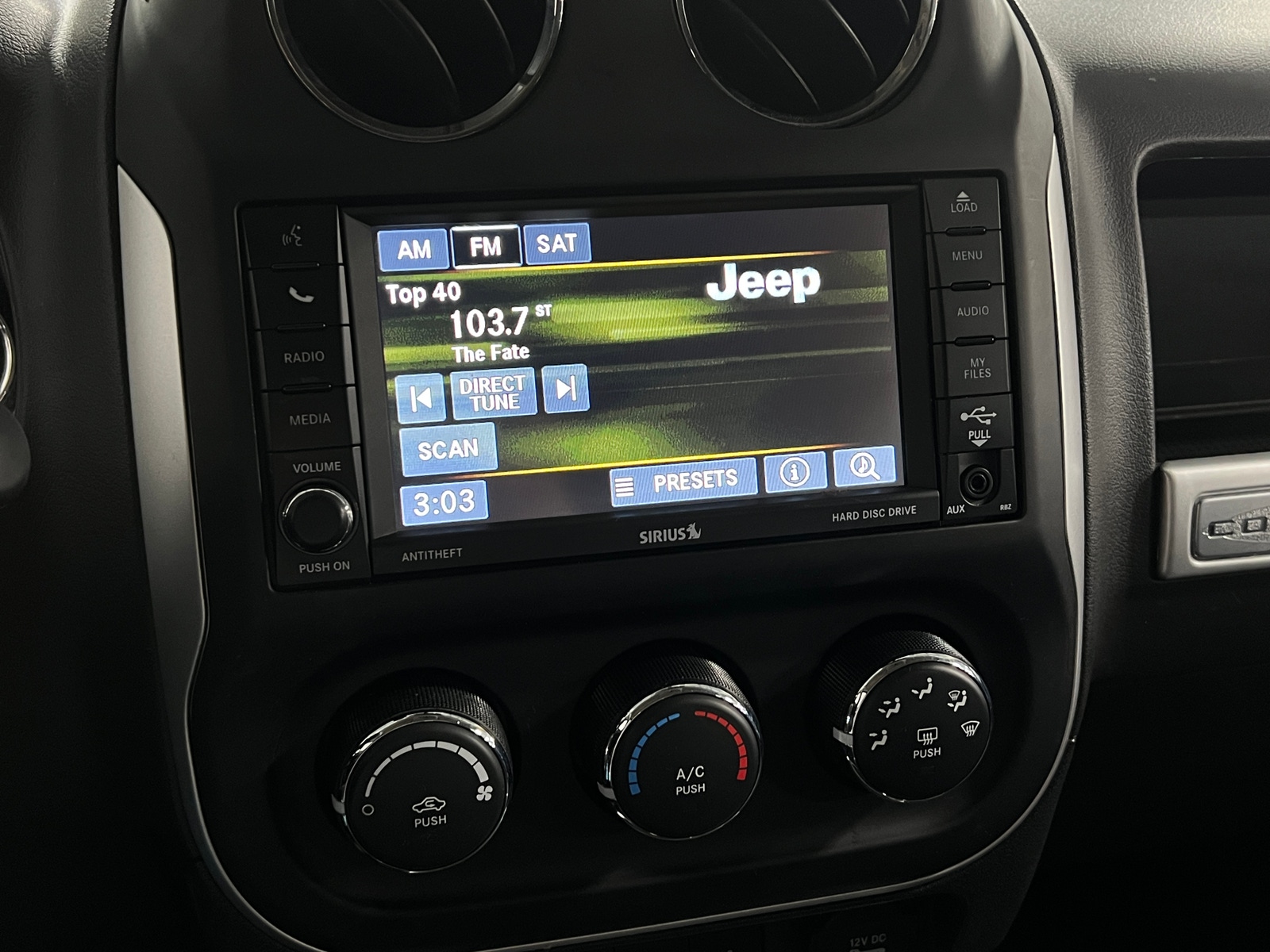 Thumbnail: 2015 Jeep Compass - 3