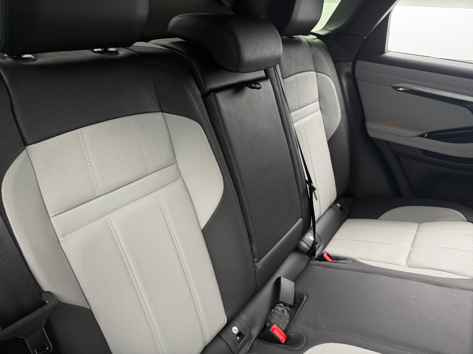 Thumbnail: 2023 Land Rover Range Rover Evoque - 5