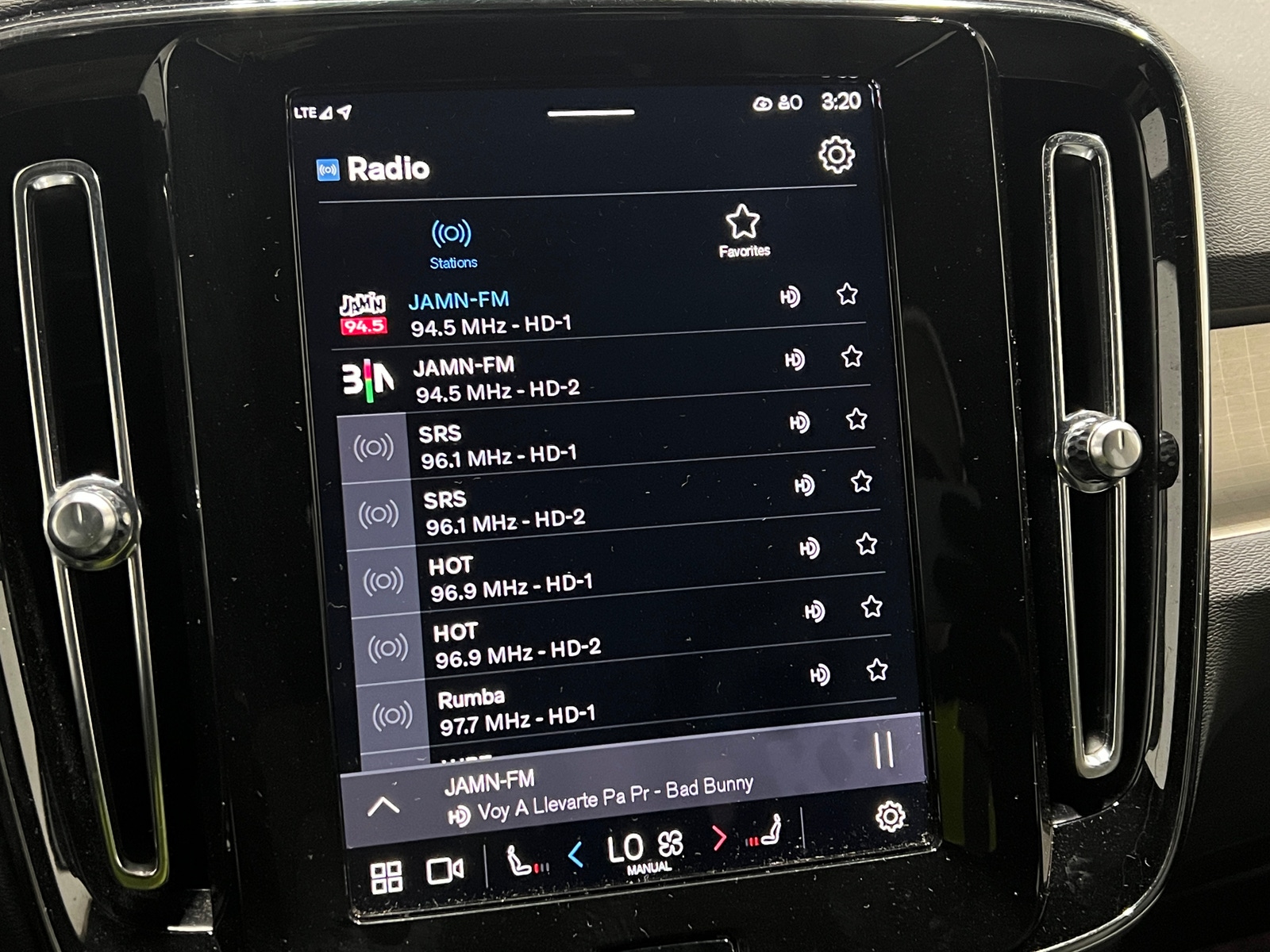 Thumbnail: 2024 Volvo XC40 - 4