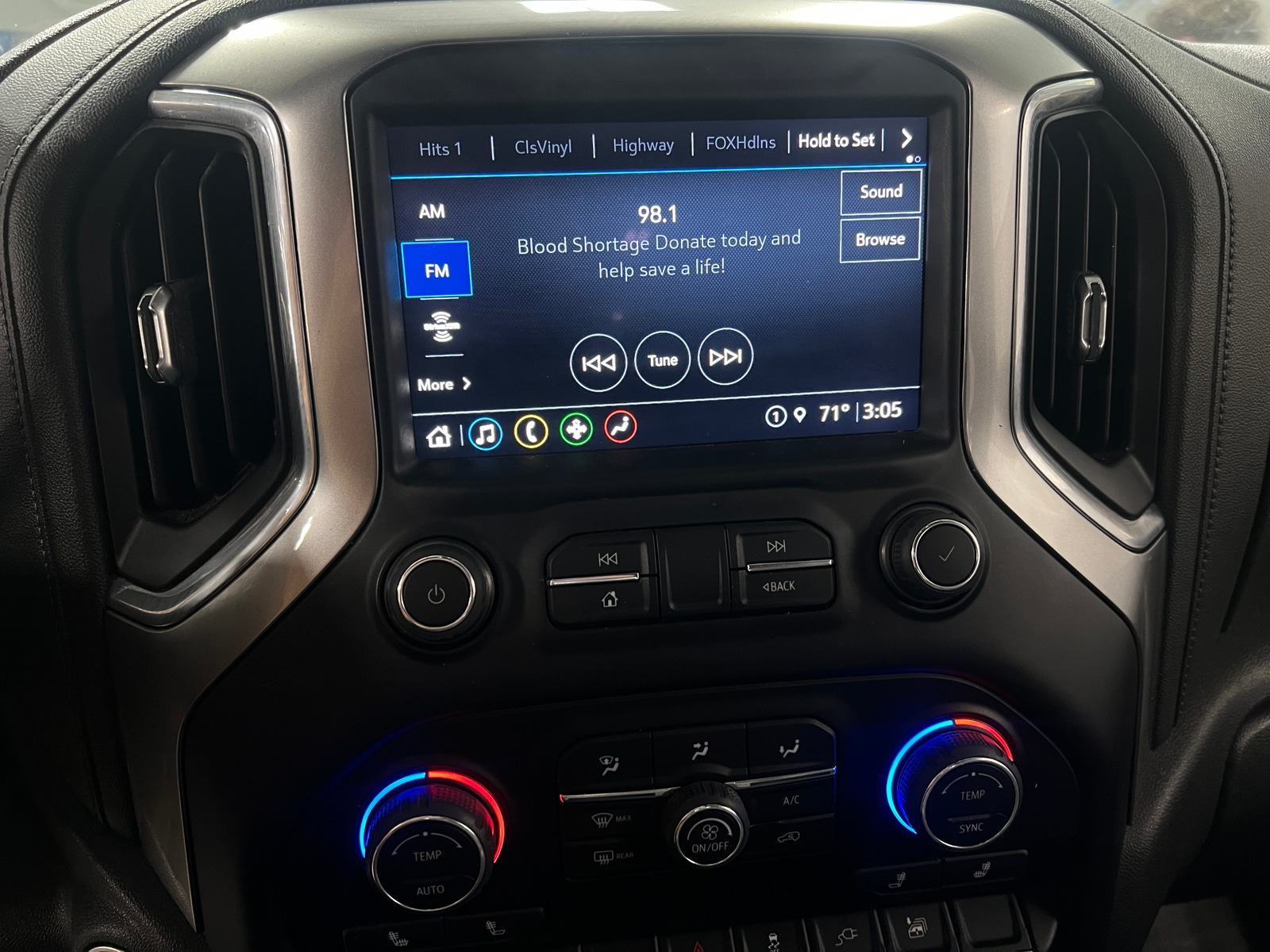 Thumbnail: 2022 Chevrolet Silverado 1500 - 4