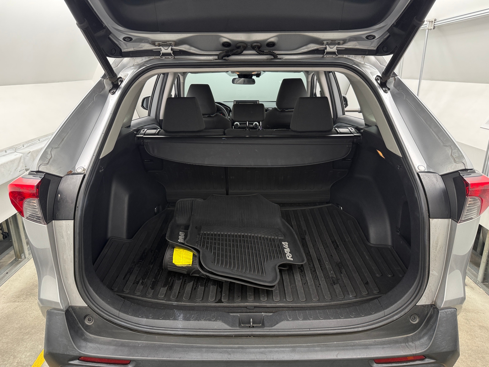 Thumbnail: 2020 Toyota RAV4 - 7