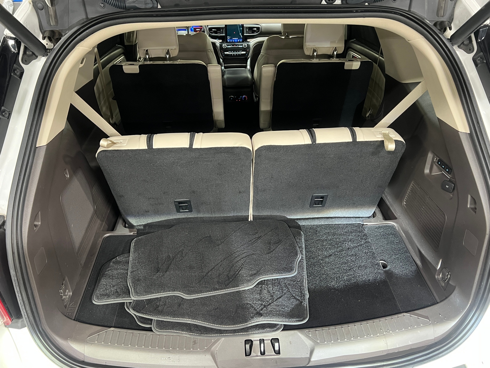 Thumbnail: 2021 Ford Explorer - 6