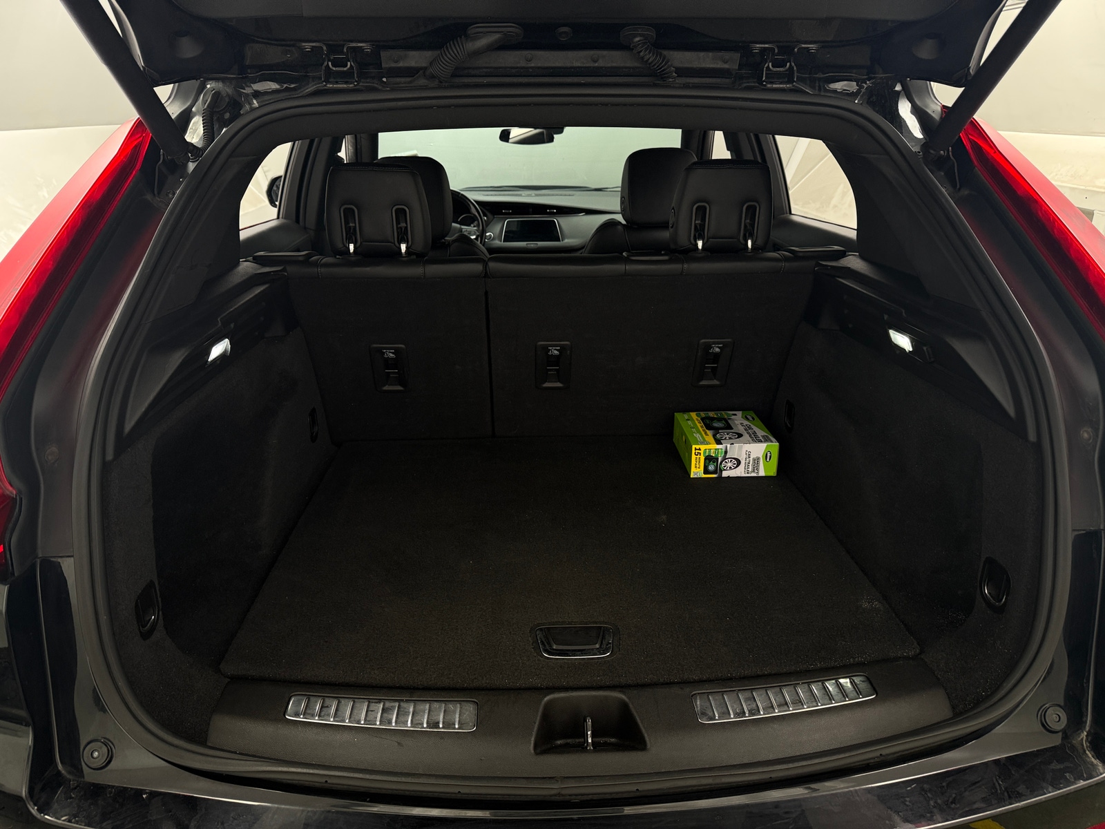 Thumbnail: 2022 Cadillac XT4 - 6