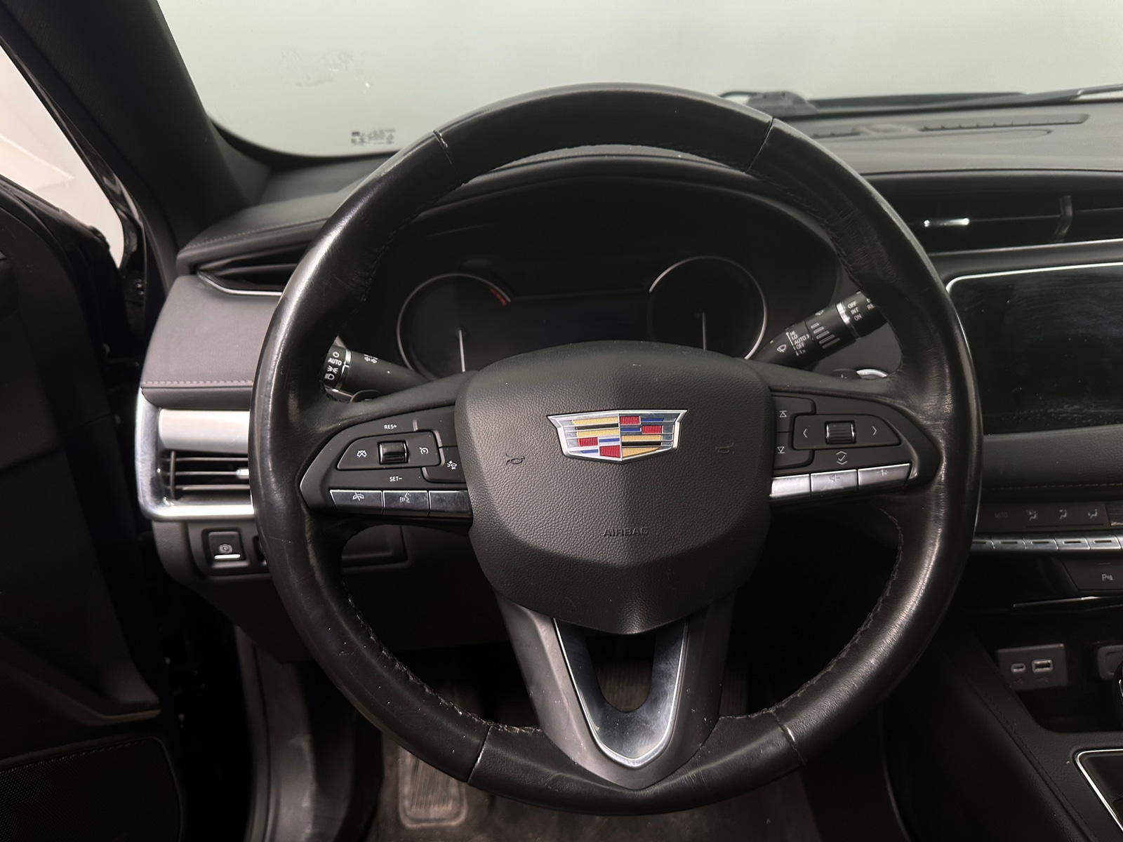 Thumbnail: 2023 Cadillac XT4 - 4