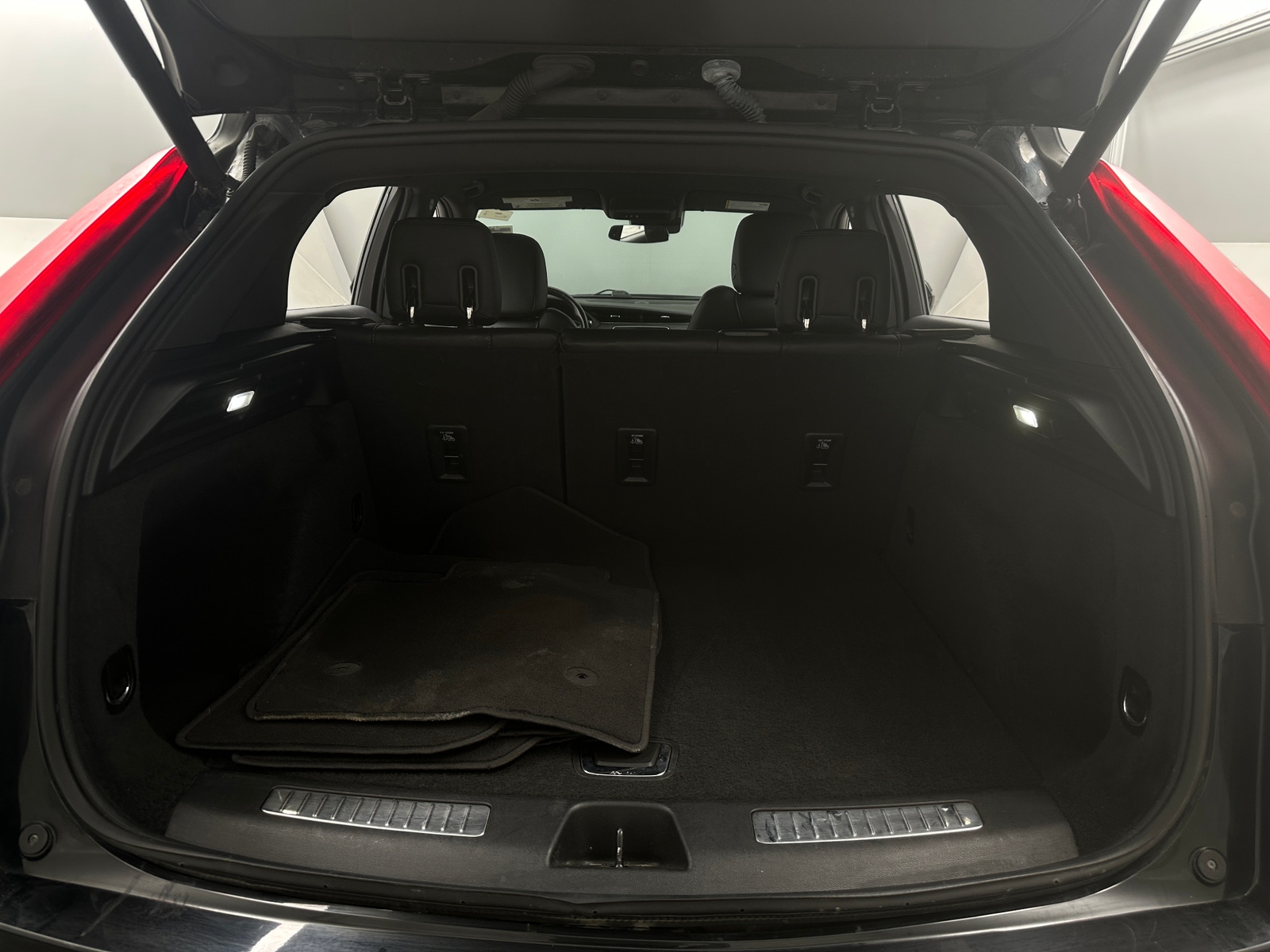 Thumbnail: 2023 Cadillac XT4 - 6