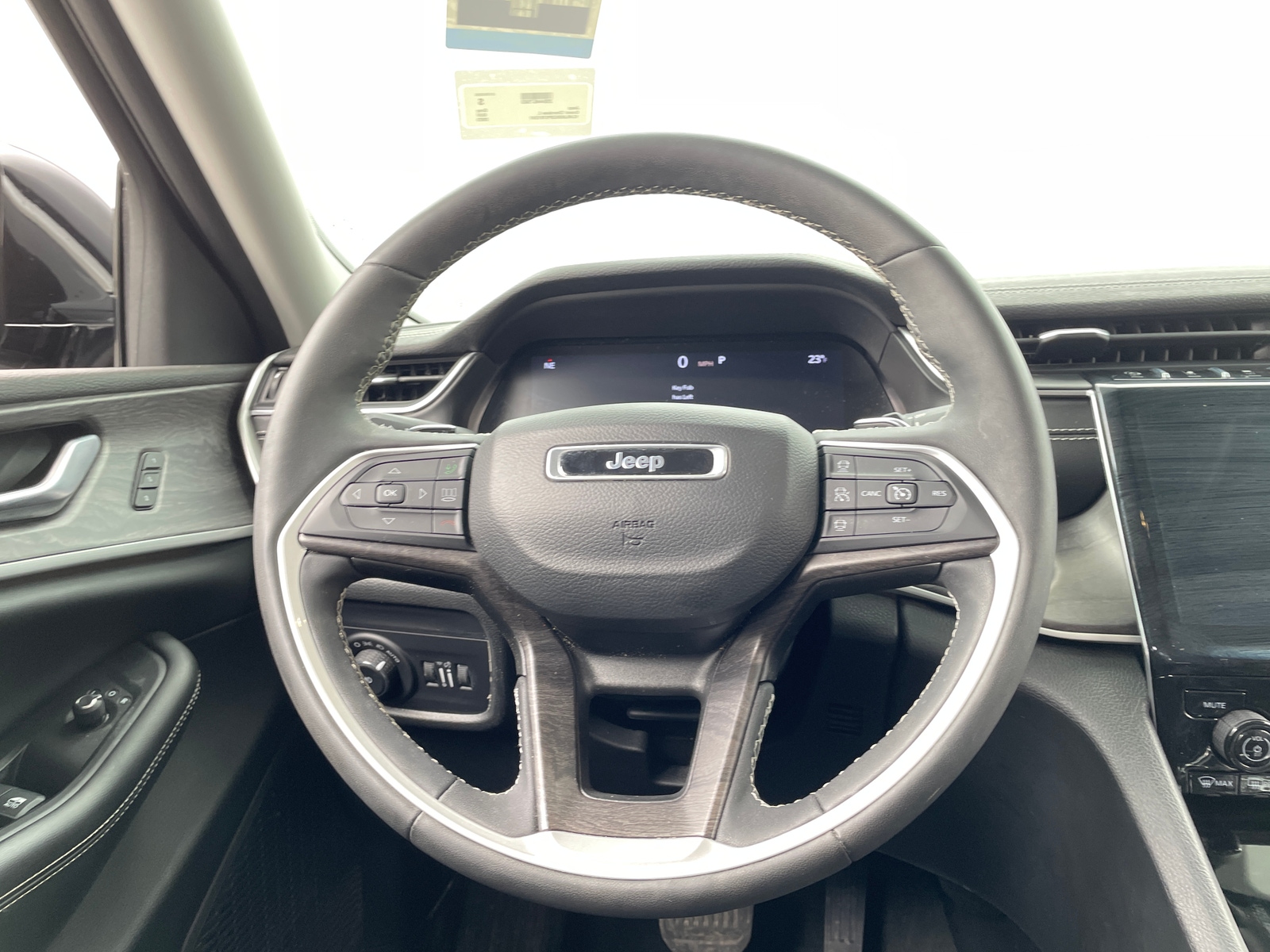 Thumbnail: 2023 Jeep Grand Cherokee L - 4