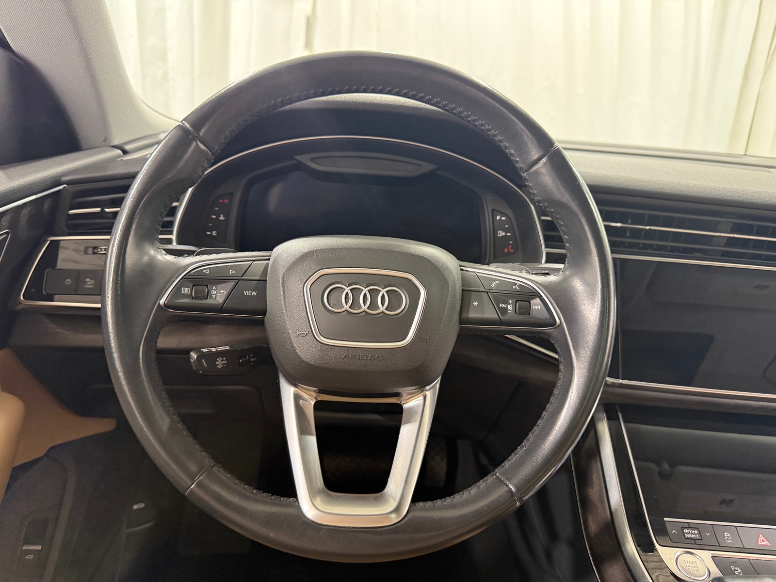 Thumbnail: 2019 Audi Q8 - 4