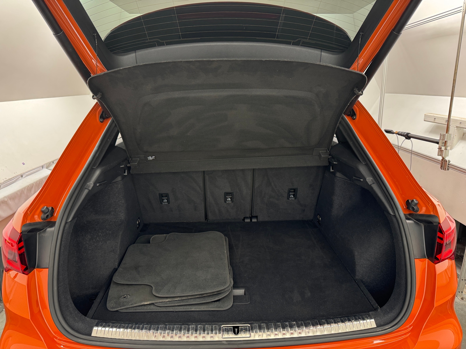 Thumbnail: 2023 Audi Q3 - 6