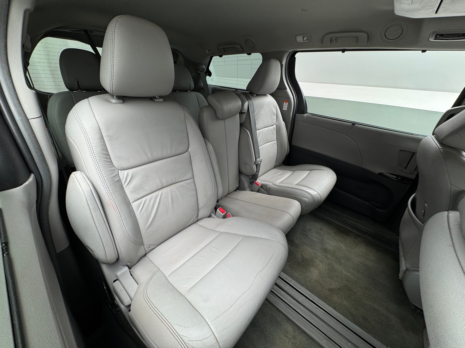 Thumbnail: 2017 Toyota Sienna - 5