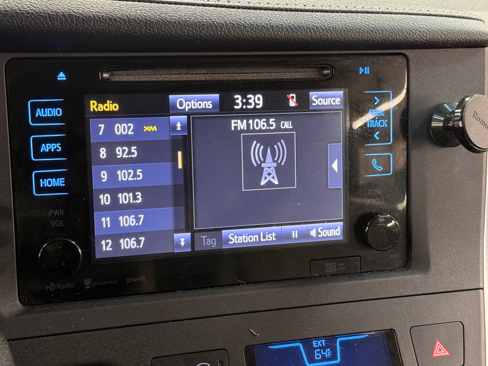 Thumbnail: 2017 Toyota Sienna - 3