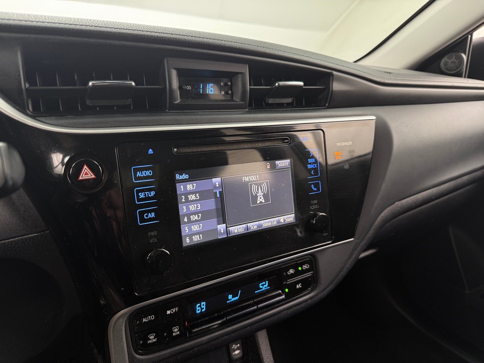 Thumbnail: 2017 Toyota Corolla - 4