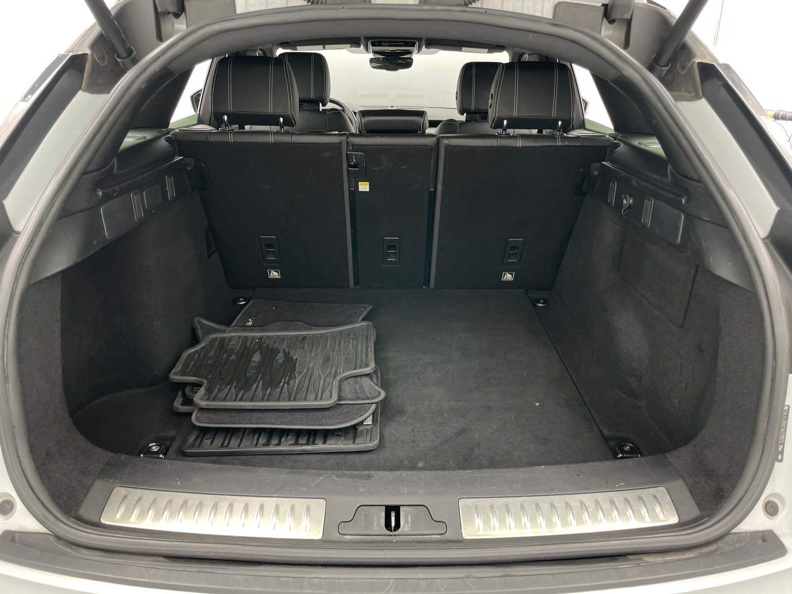 Thumbnail: 2018 Land Rover Range Rover Velar - 6