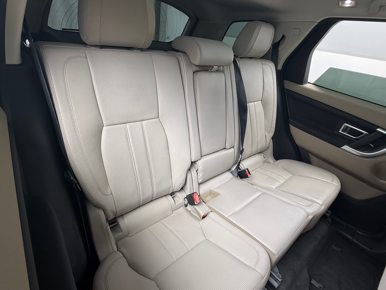 Thumbnail: 2017 Land Rover Discovery Sport - 5