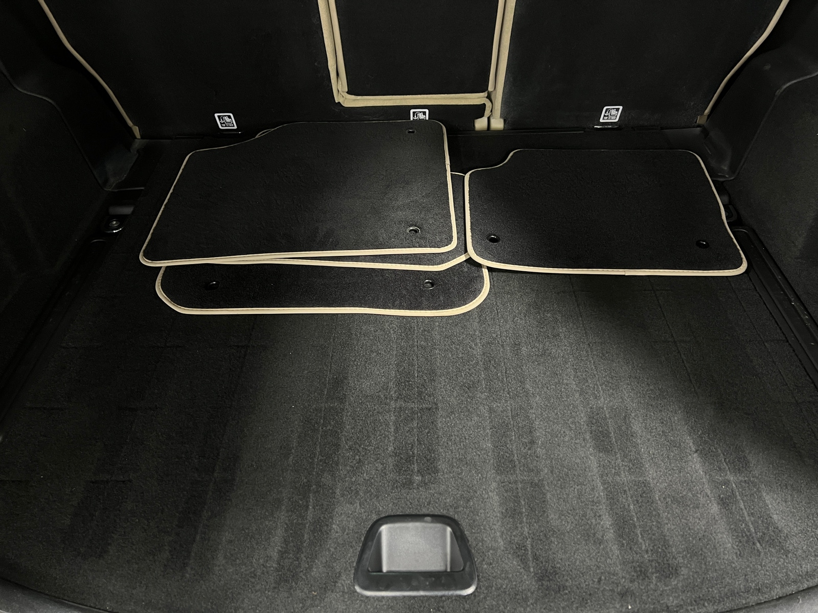 Thumbnail: 2017 Land Rover Discovery Sport - 6