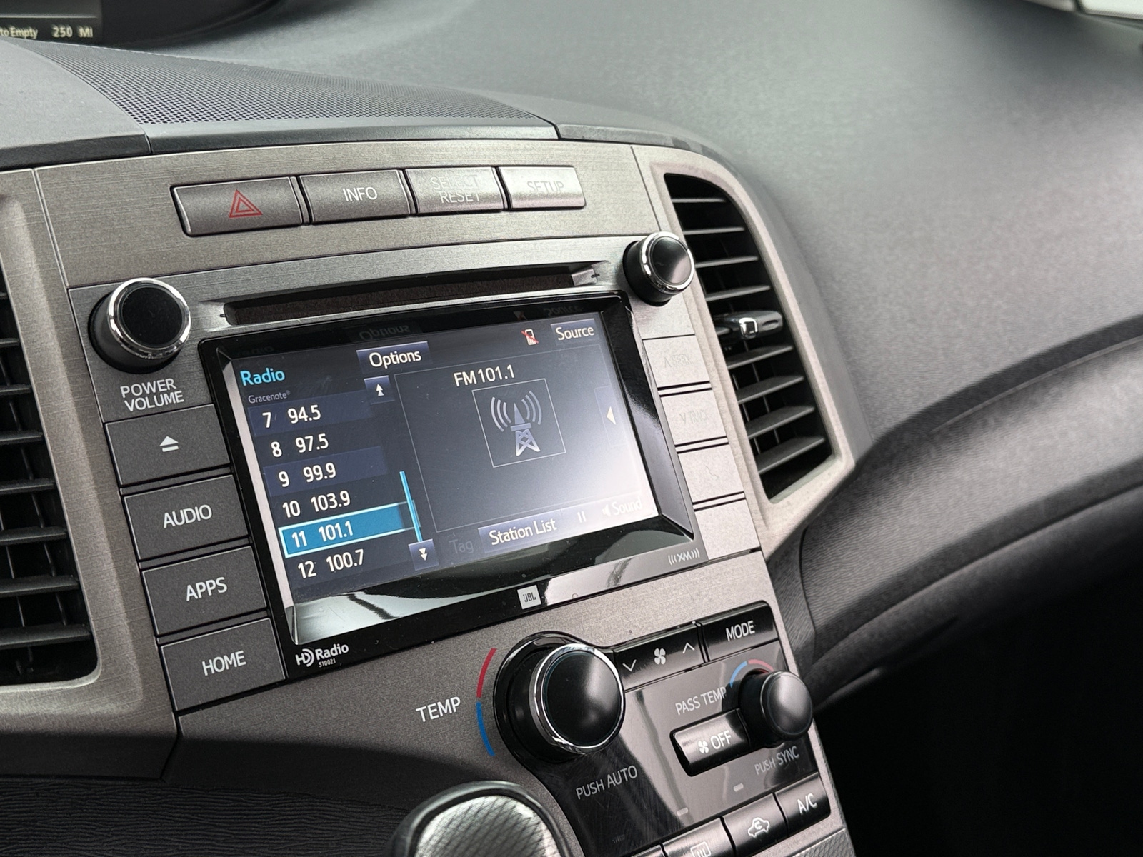 Thumbnail: 2015 Toyota Venza - 3